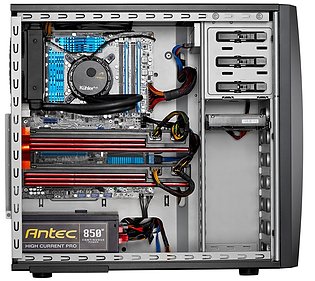 Antec Three Hundred Two (verbaut)